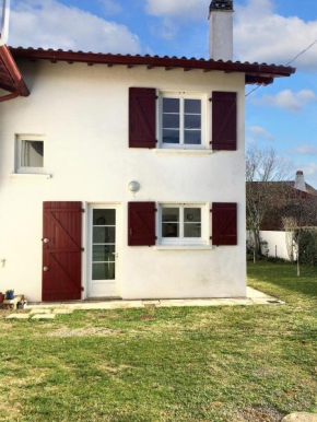 Charmante maison à Arcangues avec vue sur les montagnesEL